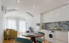 Vibrant Host -Bonfim